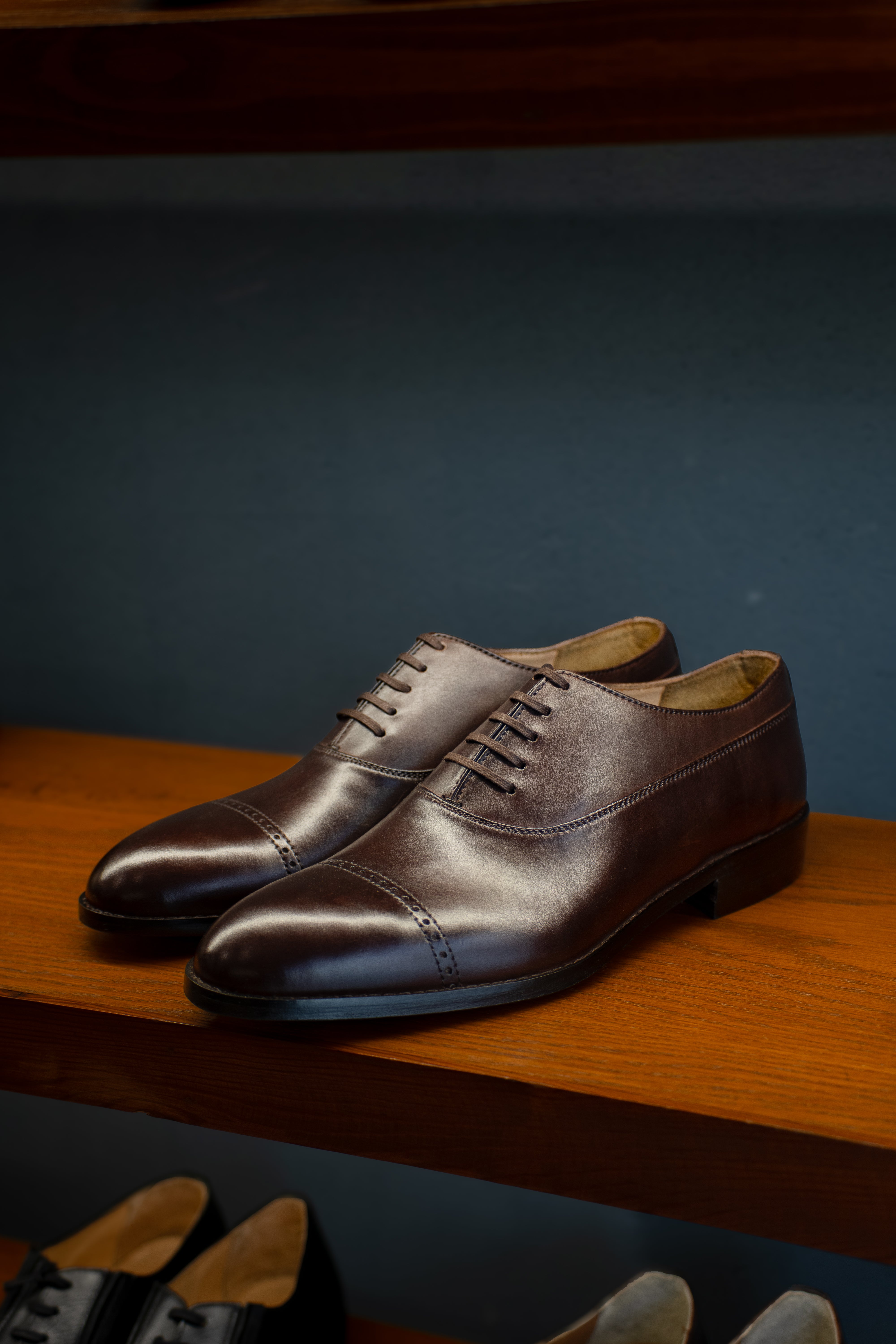 Premium Men’s Leather Oxford Shoes – Hand-Finished Cap-Toe in Dark Brown