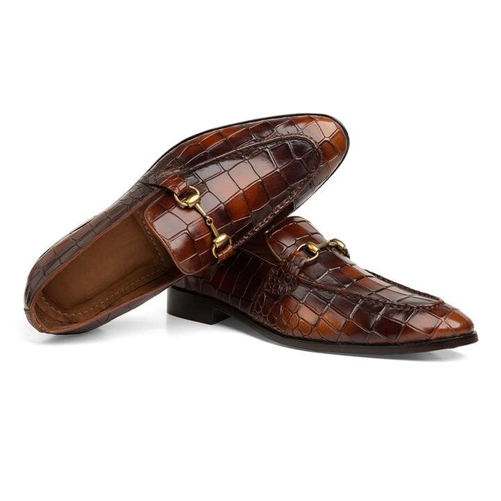 Premium-Loafer aus Krokodil-geprägtem Leder mit goldenem Metallbit – Braun