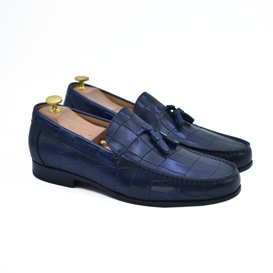 Harmain Leathers – Marineblaue Loafer aus Leder mit Krokodilprägung und Quasten