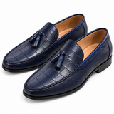 – Marineblaue Loafer aus Leder mit Krokodilprägung und Quasten