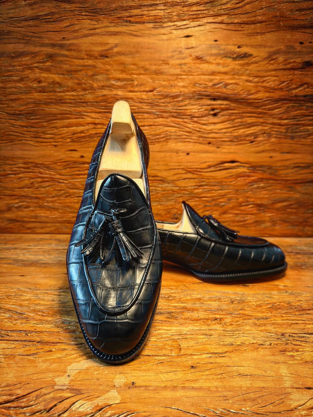 Harmain Leathers Men's Animal Leather Handmade Black Alligator Embossed Leather Tassel Loafers for Men, front view