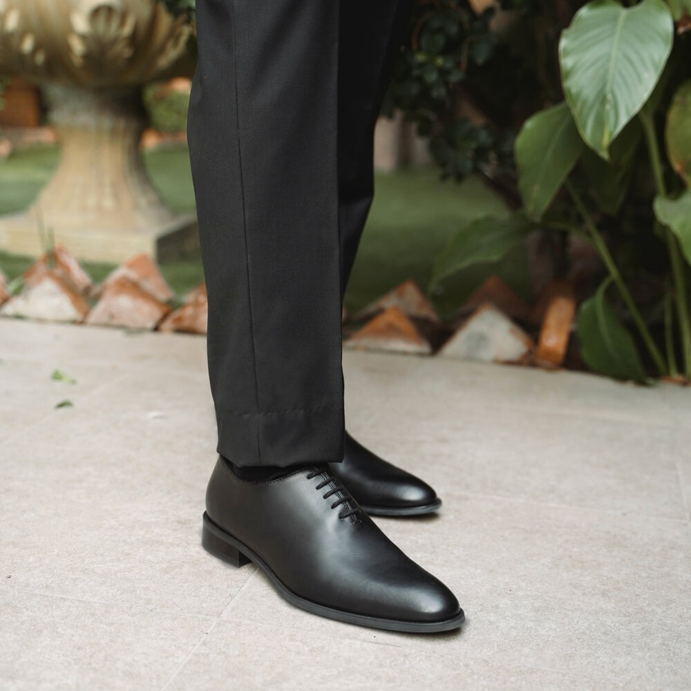 Harmain Leathers Men's Black Leather Black Wholecut Oxford Shoes, front view, genuine leather craftsmanship