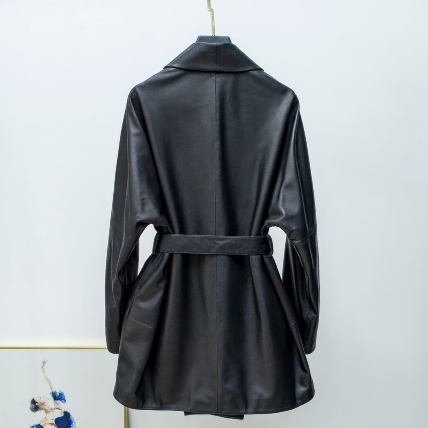 LANGER DAMEN-TRENCHCOAT AUS LEDER MIT GÜRTEL